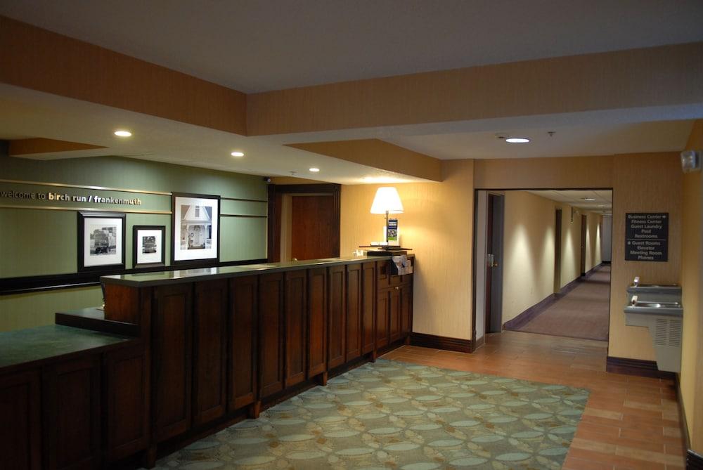 Hampton Inn Birch Run Bagian luar foto