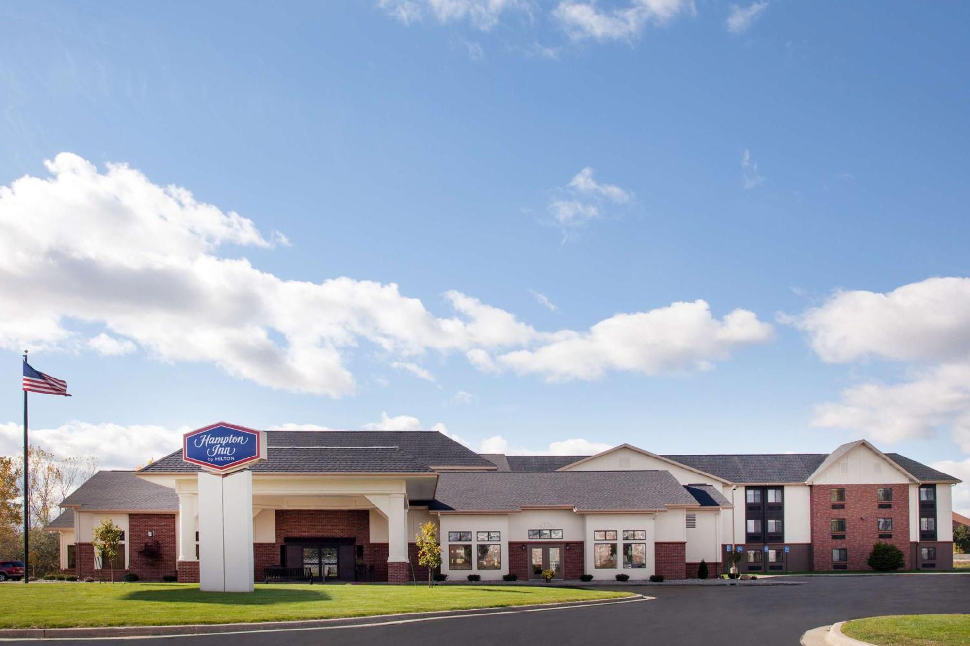 Hampton Inn Birch Run Bagian luar foto