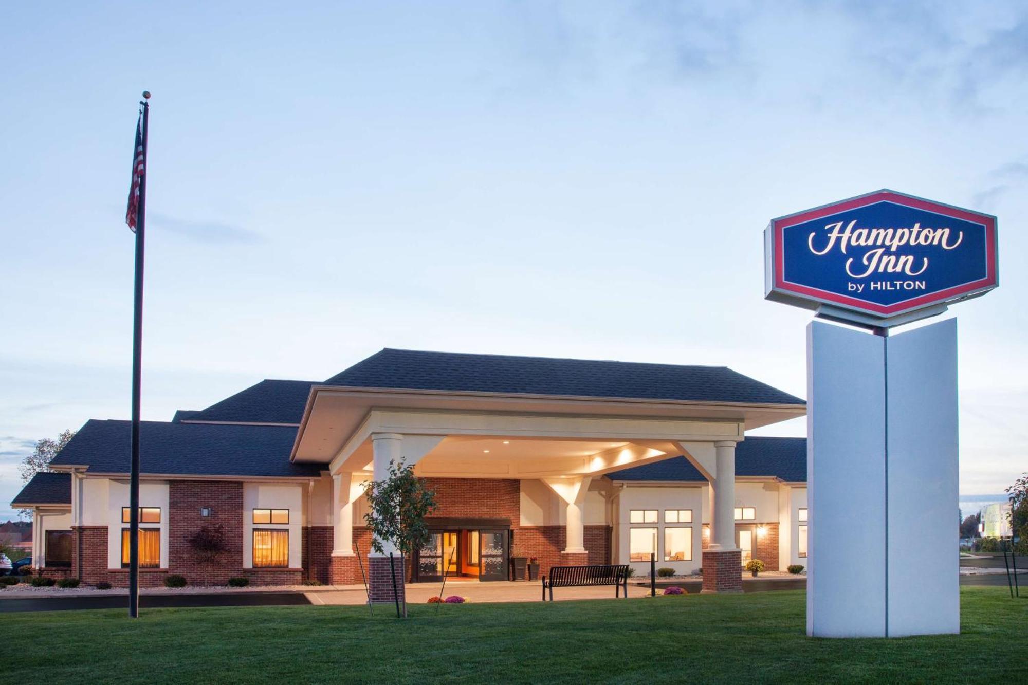 Hampton Inn Birch Run Bagian luar foto