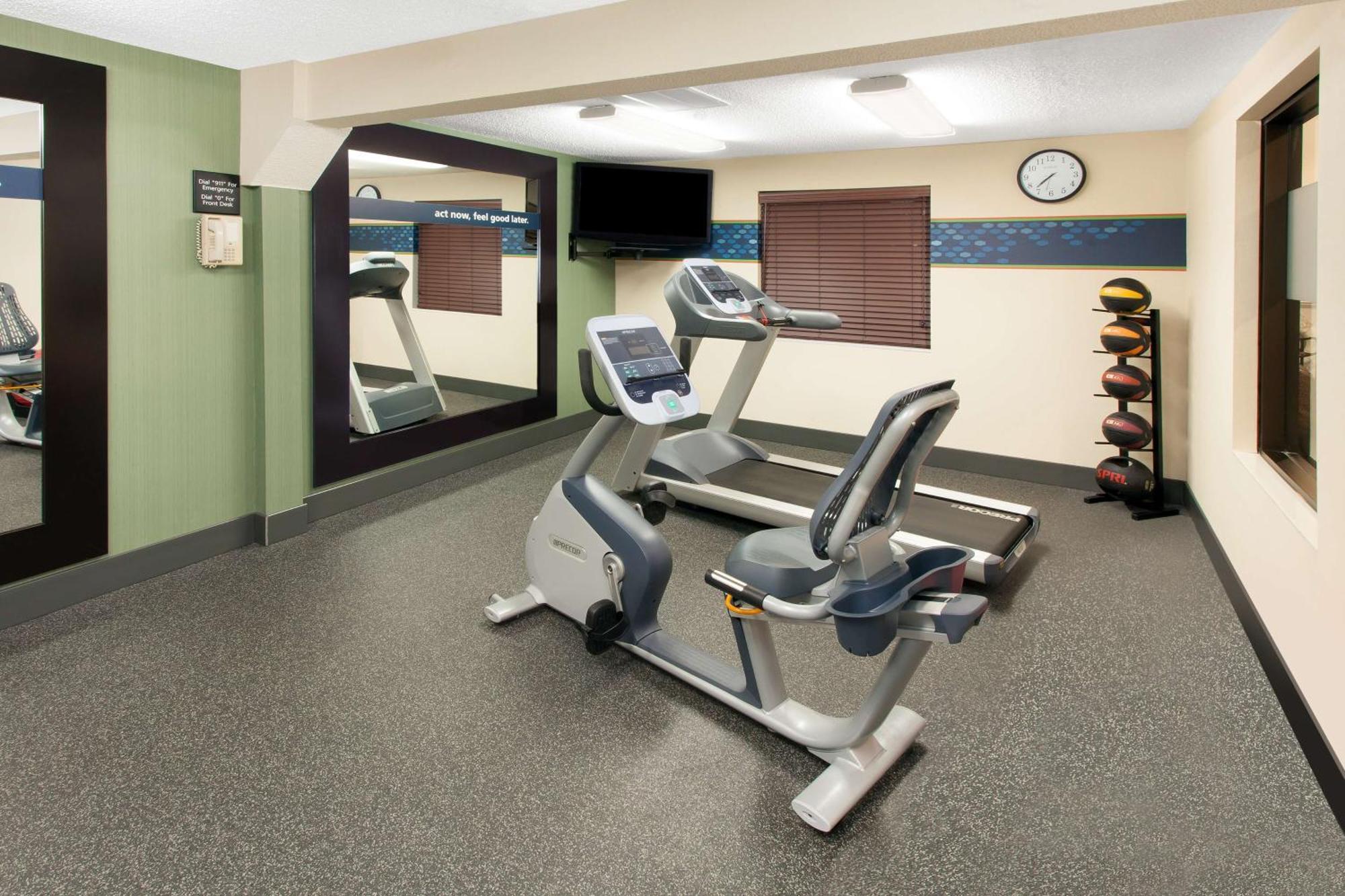 Hampton Inn Birch Run Bagian luar foto