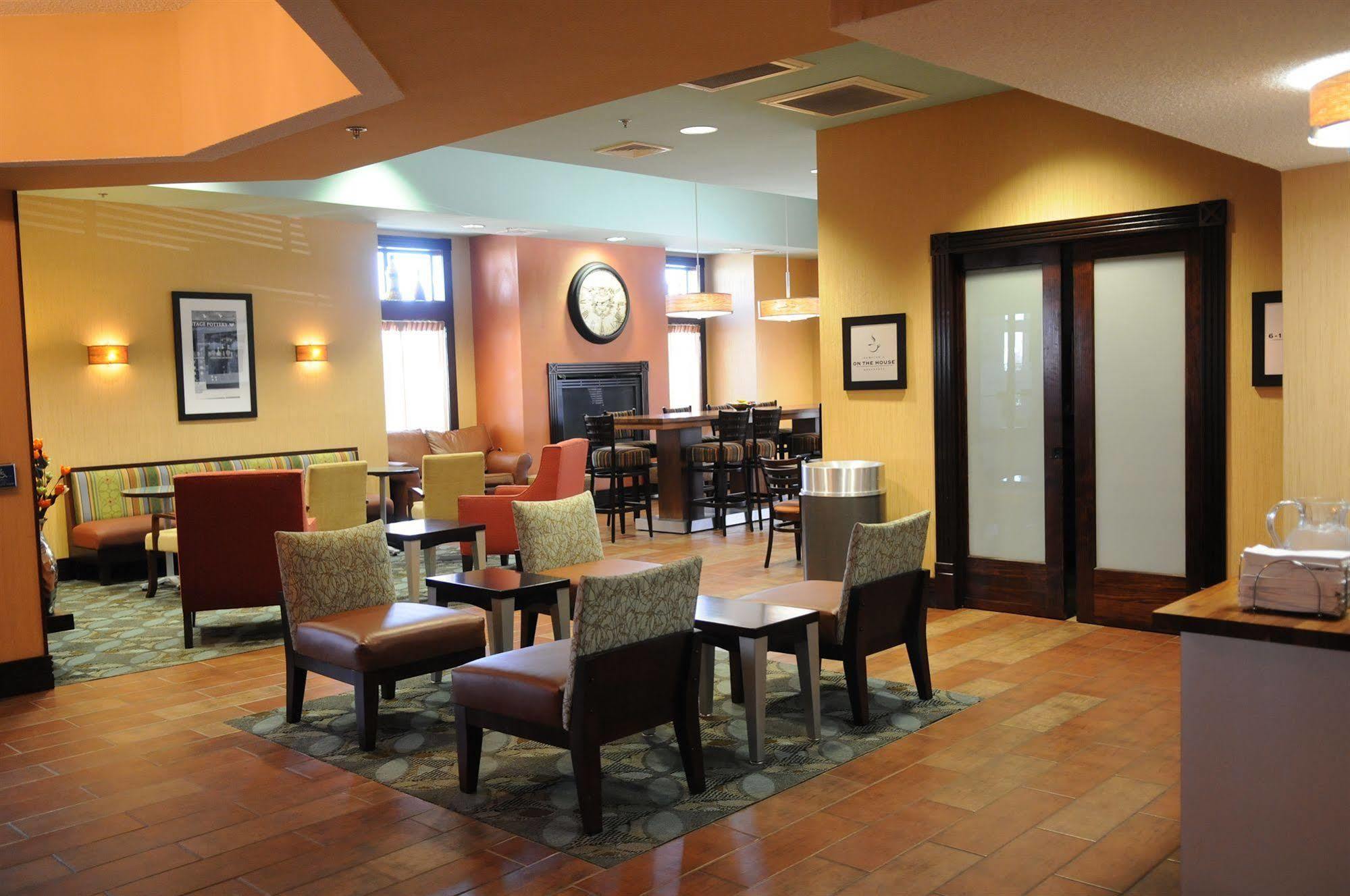 Hampton Inn Birch Run Bagian luar foto